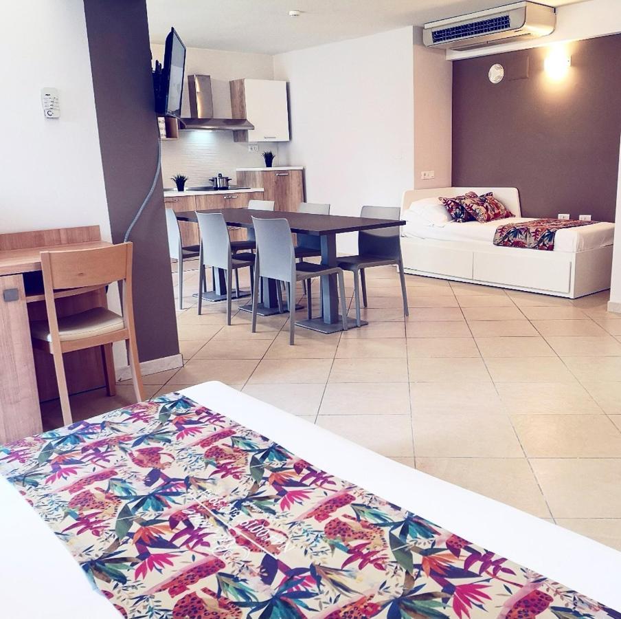 Appartamenti Smart A 30M Da Viale Dante E 100M Dal Mare Riccione Exterior foto